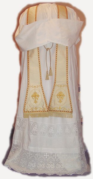 ALB Pure Linen with Double Lace